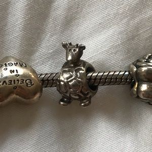 Discontinued Pandora giraffe